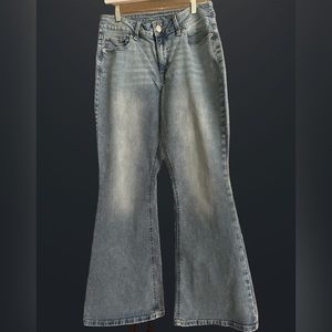 M Jeans by Maurice’s. High rise curvy fit. Size 10 Short